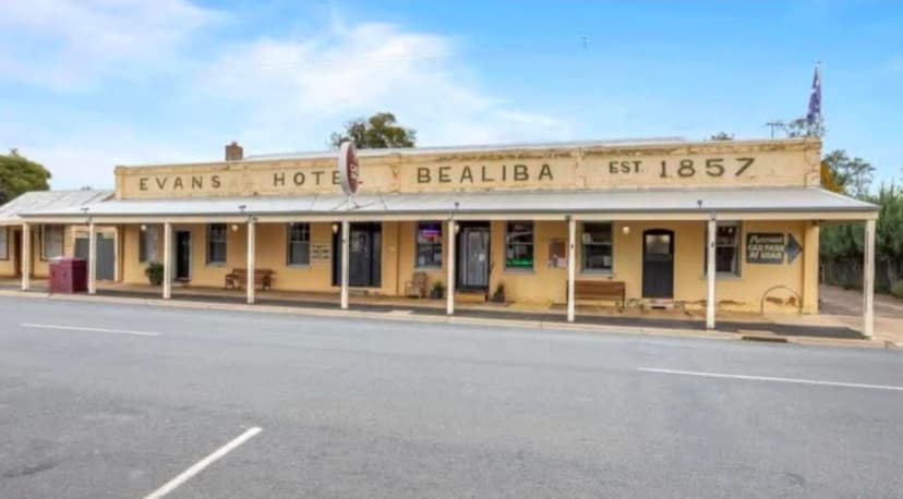 Evans Hotel Bed & Breakfast Bealiba 3