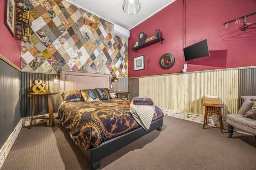 Evans Hotel Bed & Breakfast Bealiba 5
