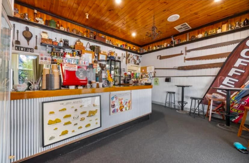 Evans Hotel Bed & Breakfast Bealiba 9
