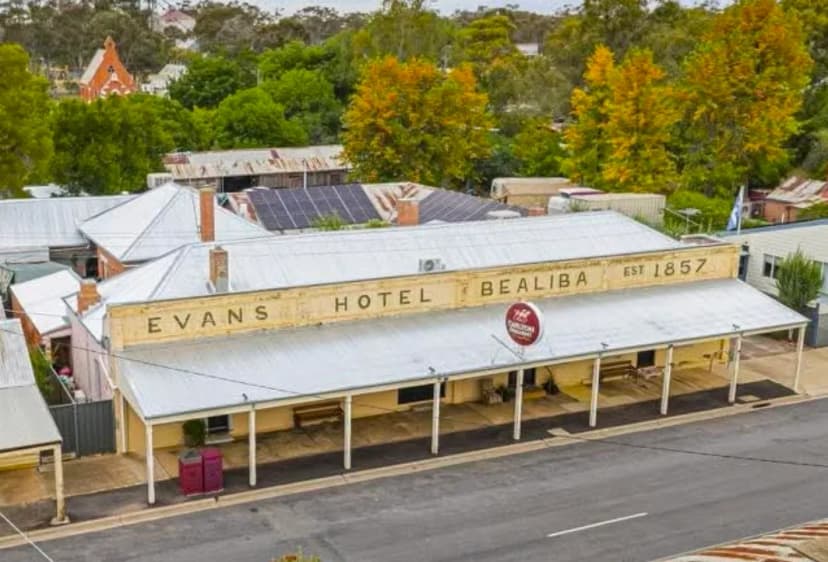 Evans Hotel Bed & Breakfast Bealiba 2
