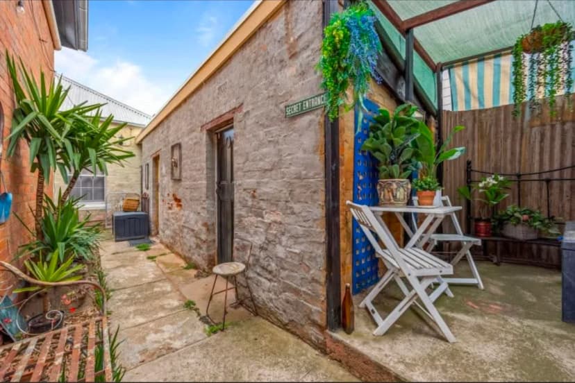 Evans Hotel Bed & Breakfast Bealiba 14