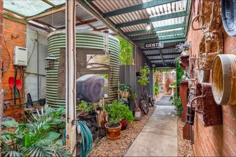 Evans Hotel Bed & Breakfast Bealiba 15